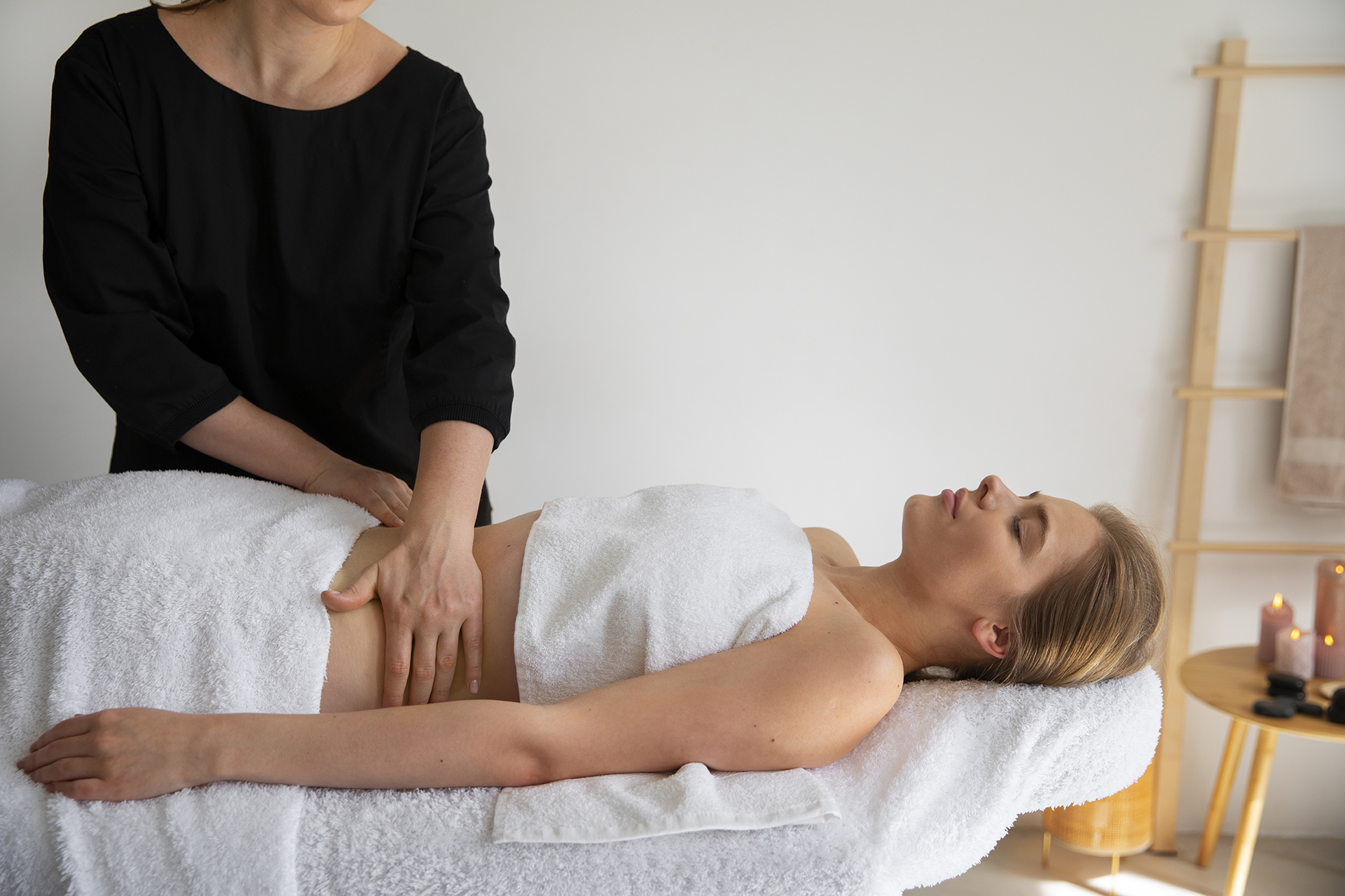 Dr. Andrea Görg erklärt: Die Rolle der Massage nach der CoolSculpting-Sitzung